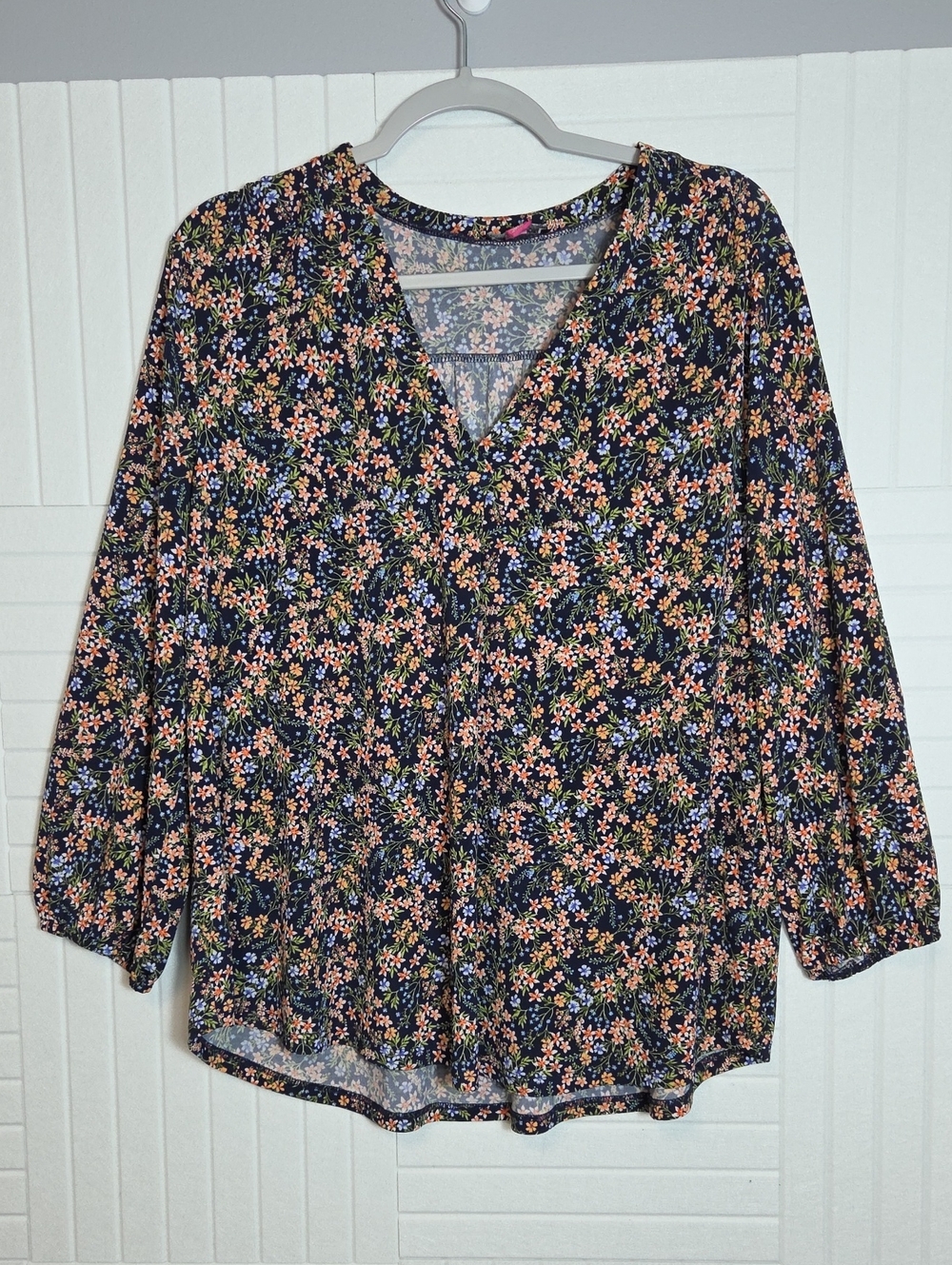 Vince Camuto Floral V Neck Top Size XL